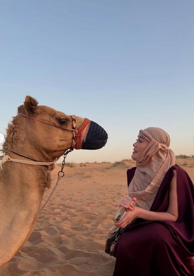 Di keterangan unggahannya Agnez menulis, Bisa dibilang aku menyukai hewan… Dan mungkin mereka juga menyukaiku… Atau mungkin panggil saja aku Dr. Dolittle… Foto: Instagram/@agnezmo