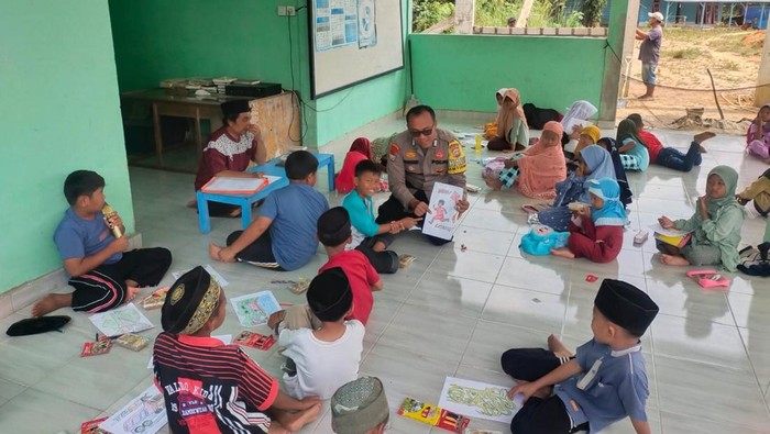 Aipda Mariono peduli pendidikan anak di Kuansing, Riau