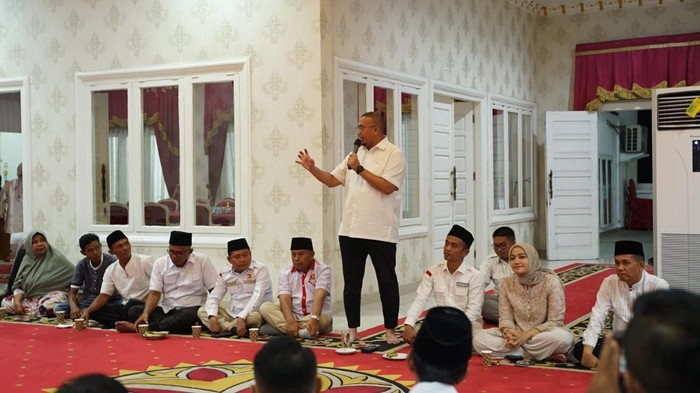 Ketua DPD Partai Gerindra Sumatra Barat (Sumbar) Andre Rosiade bersilaturahmi dengan kader Partai Gerindra Kabupaten Dharmasraya. (dok istimewa)