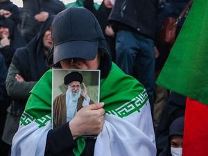 Iran Tetapkan 3 Hari Libur Nasional untuk Pemakaman Ali Khamenei