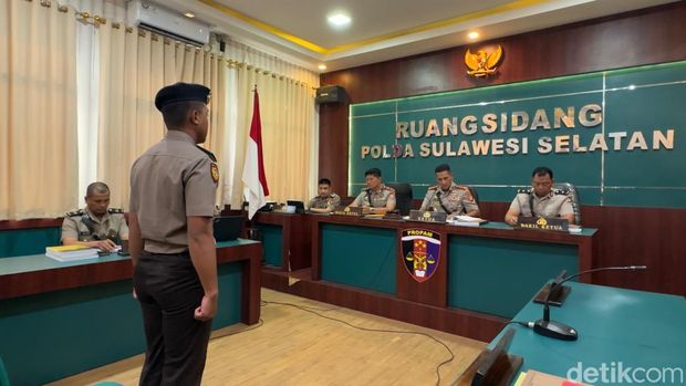 Bripda Pirman aniaya juniornya, Bripda Dirja Pratama, resmi dipecat tidak hormat. Elmayanti/detiksulsel