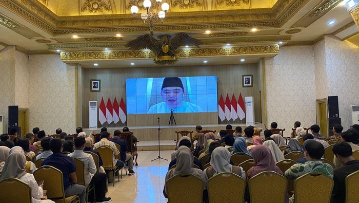 Bupati Jember M Fawait saat memeberikan arahan SPPG