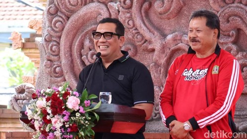Bupati Tabanan I Komang Gede Sanjaya (kiri) bersama Wakil Bupati I Made Dirga.