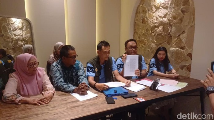 Bupati Tanah Bumbu diduga terseret kasus kredit macet SHM orang lain.