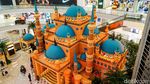 Bagus Bangeeet! Kubah, Menara, dan Warna Terakota-Biru di Pusat Belanja Jakarta