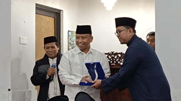 Didampingi Kapolresta Depok, Wali Kota Supian Suri Gelar Tarawih Keliling Didampingi Kapolresta Depok, Wali Kota Supian Suri Gelar Tarawih Keliling