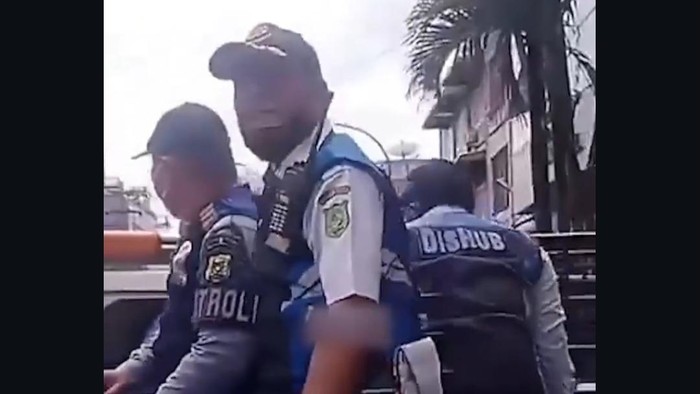 Beberapa oknum Dinas Perhubungan (Dishub) Kota Medan diduga melakukan pungutan liar (pungli) terhadap sopir pikap.