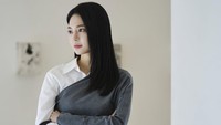 8 Warna Baju yang Cocok dengan Celana Hitam, Simpel tapi Selalu Stylish