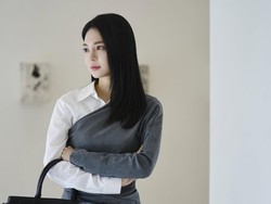 8 Warna Baju yang Cocok dengan Celana Hitam, Simpel tapi Selalu Stylish