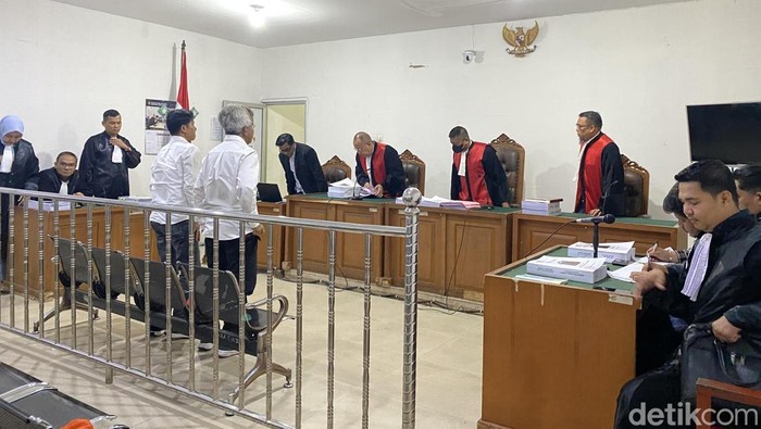 Dua terdakwa kasus dugaan korupsi pokir DPRD OKU menjalani sidang tuntutan