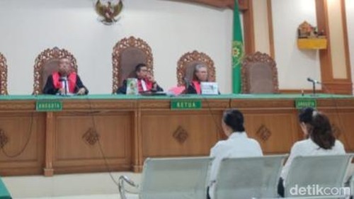 Dua terdakwa korupsi LPD Behulu menjalani sidang vonis di Pengadilan Tipikor Denpasar, Senin (2/3/2026).
