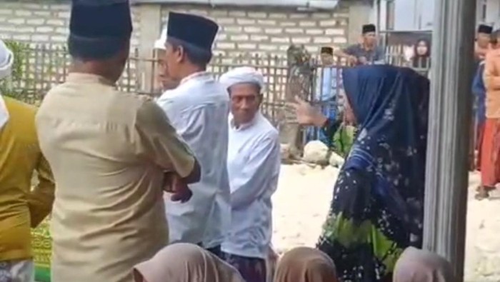 Emak-Emak Sampang Tahan Jenazah, Utang Rp215 Juta Jadi Penyebab