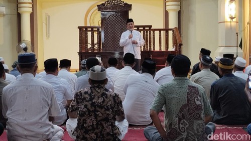 Gubernur NTB, Lalu Muhammad Iqbal saat safari Ramadan 1447 Hijriah di Masjid Al Muwahiddin, Kota Bima, Senin (2/3/2026).