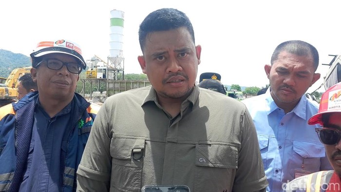Gubsu Bobby Nasution saat di pembangunan sekolah rakyat di Kota Padangsidimpuan,Sumut (Nizar Aldi/detikSumut)