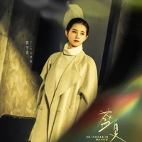 Guo Yuxin merupakan aktris daratan China yang kariernya terus melejit. Lahir pada 16 Juli 1999 di Shenyang, Liaoning, Guo Yuxin merupakan lulusan Central Drama Academy, salah satu institusi seni peran paling bergengsi di China. Foto: Dok. Weibo