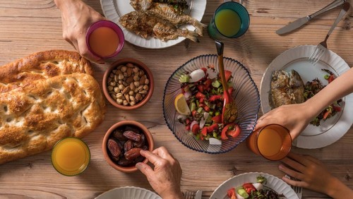Family ready for İftar meal in Ramadan