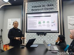 Robot di Surabaya Dikendalikan dari Barcelona lewat 5G AI Indosat