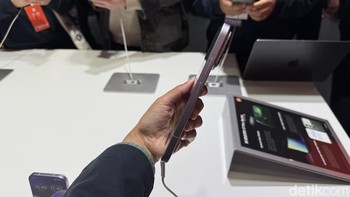 Perbedaan spesifikasi Xiaomi 17 Pro dan Pro Max hanya pada ukuran layar utama, layar sekunder, dan kapasitas baterai. Foto: Virgina Maulita Putri/detikINET