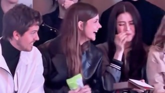 Han So Hee Eksis di Milan, Ngemil Bareng Barbara Palvin & Dylan Sprouse