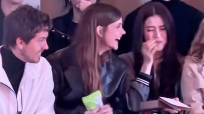 Han So Hee Eksis di Milan, Ngemil Bareng Barbara Palvin & Dylan Sprouse