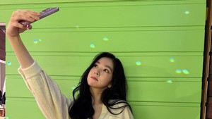Dilansir XportsNews, Irene kabarnya akan merilis full album! Tapi kabar ini belum terkonfirmasi agensi ya. (Foto: dok. Instagram @renebaebae)