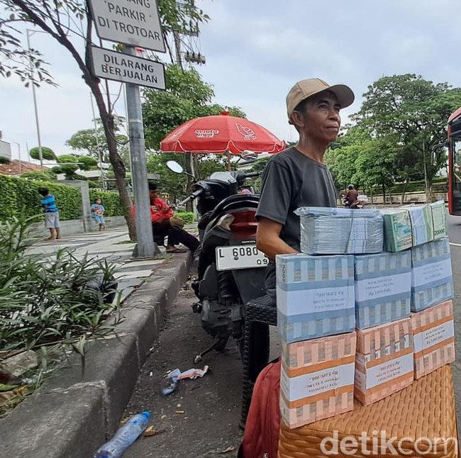 Jasa Penukaran Uang Baru di Surabaya Mulai Bermunculan