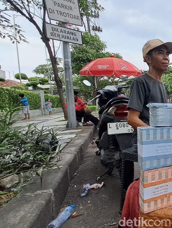 Jasa Penukaran Uang Baru di Surabaya Mulai Bermunculan