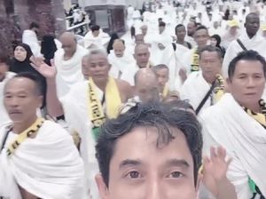 Jemaah Umrah Nganjuk Tetap Khusyuk Ibadah Saat Ketidakpastian Penerbangan