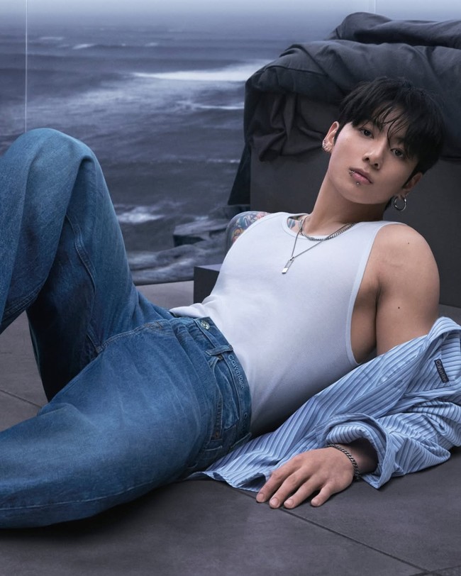 Nama Jungkook BTS hangat jadi perbincangan usai tampil menjadi wajah campaign koleksi Calvin Klein Spring/Summer 2026. Foto: dok. Calvin Klein