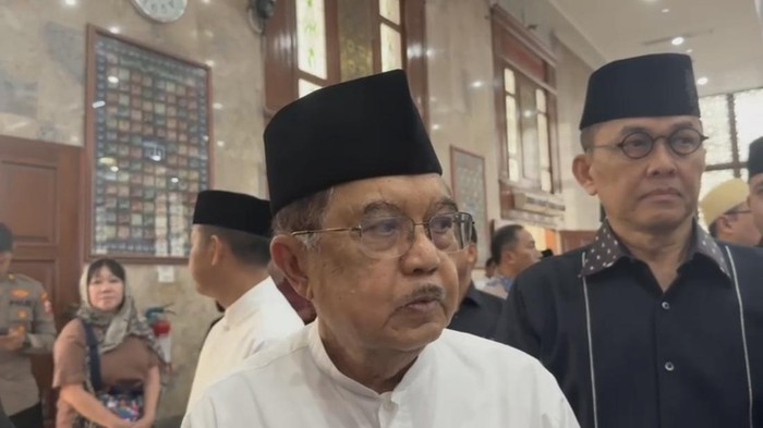 Wapres RI ke-10 dan ke-12 Jusuf Kalla (JK) turut menghadiri salat jenazah Wapres RI ke-6 Try Sutrisno di Masjid Agung Sunda Kelapa, Jakarta Pusat, Senin (2/3/2026).