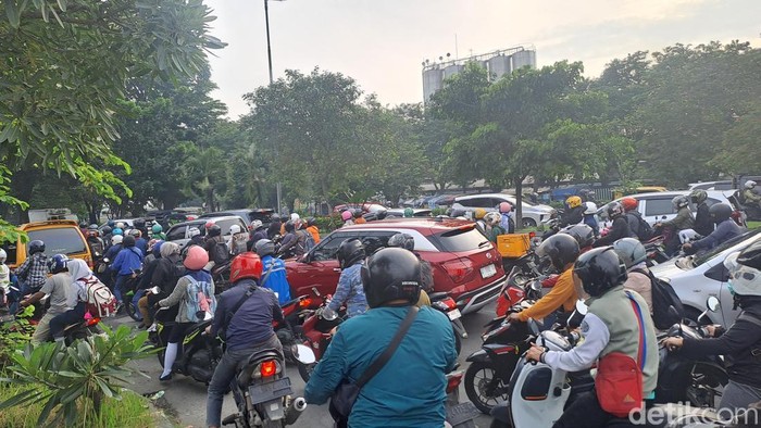 Kemacetan di perempatan Gedangan Sidoarjo