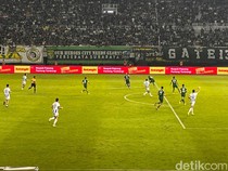 Murka Umuh Muchtar Usai Drama VAR Persebaya Vs Persib di GBT