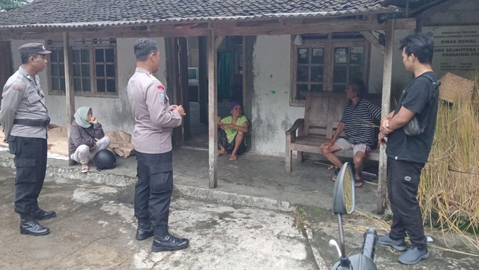 Bocah SD di daerah Kedungdowo, Pampang, Paliyan, Gunungkidul, terkena ledakan petasan hasil rakitannya sendiri hingga jarinya putus.