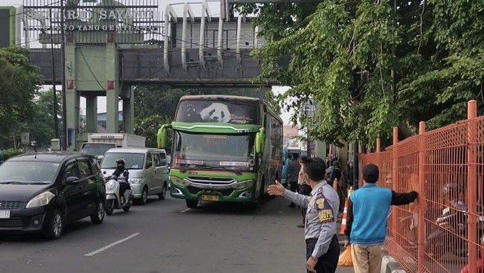 Macet di depan Terminal Purabaya