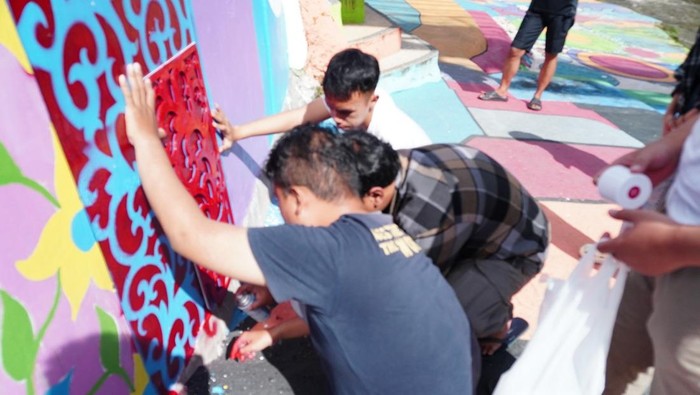 Mahasiswa UMM solek kampung warna-warni lebih modern