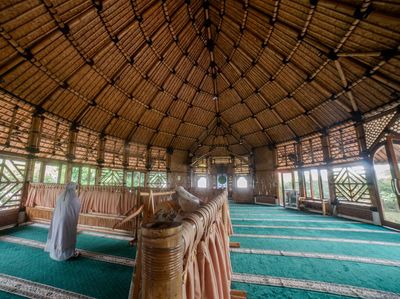 Masjid Bambu Saka Buana Hadirkan Nuansa Alam untuk Jemaah