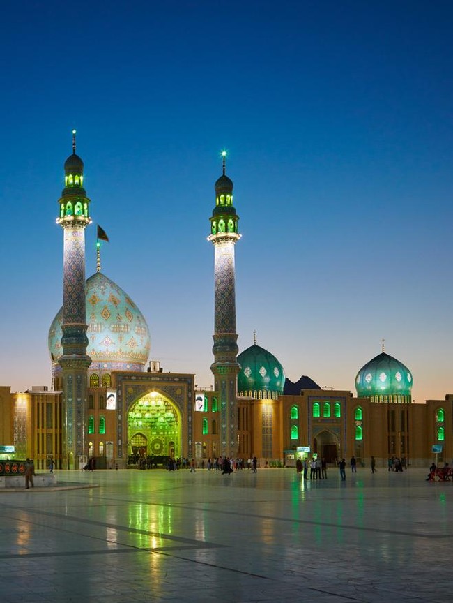 Masjid Jamkaran dan Bendera Merah Balas Dendam