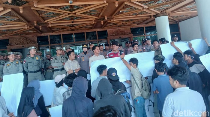 Massa Soroti Penanganan Bencana Aceh, Tuntut Pemprov Transparan