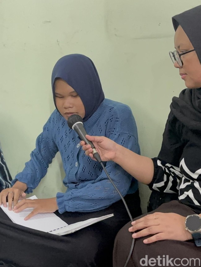Kegigihan Komunitas Ngaji Braille Ajarkan Baca Al Quran di Surabaya