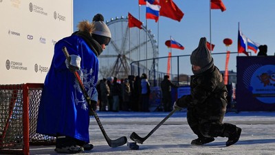 Olahraga di Atas Sungai Beku Perbatasan Rusia-China