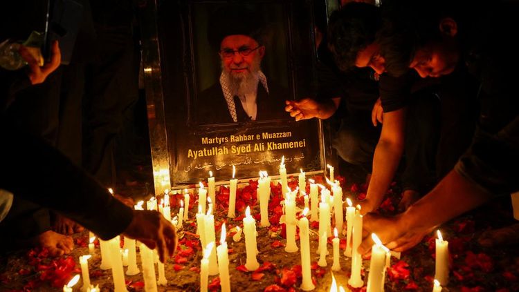Pawai Lilin Syiah di New Delhi Usai Kabar Tewas Khamenei