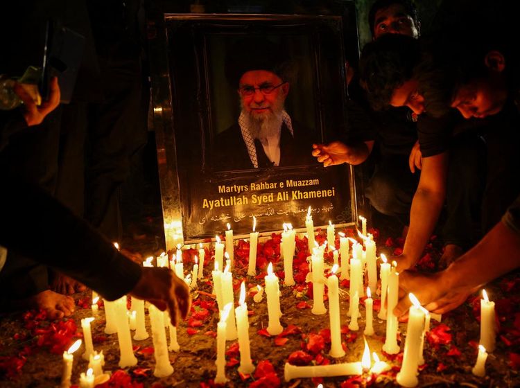 Pawai Lilin Syiah di New Delhi Usai Kabar Tewas Khamenei