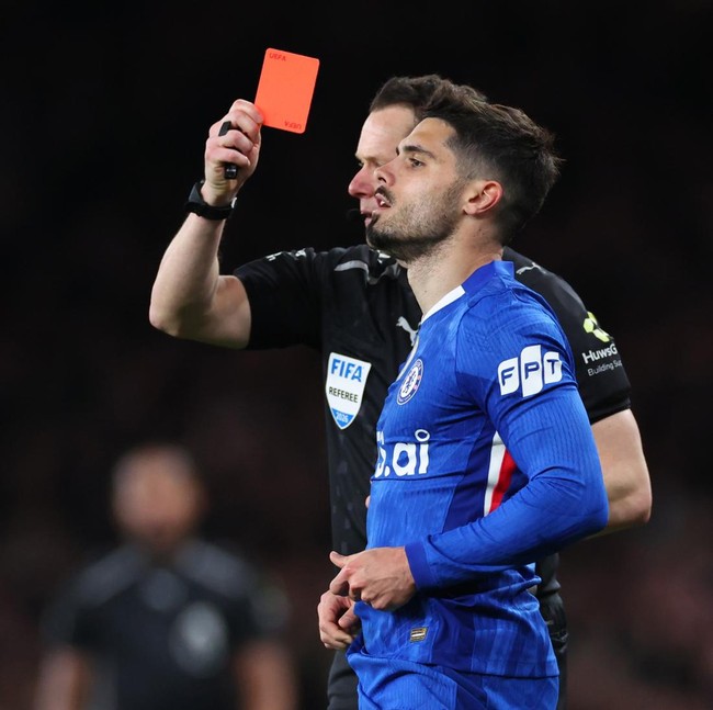 Chelsea Nyaris Bisa Bikin: Kesebelasan Kartu Merah!