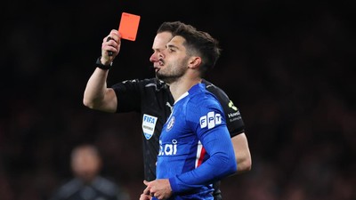 Chelsea Nyaris Bisa Bikin: Kesebelasan Kartu Merah!