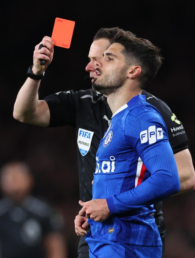 Chelsea Nyaris Bisa Bikin: Kesebelasan Kartu Merah!