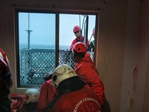 Dihantam Badai Saat Bersihkan Kaca Gedung, Satu Petugas Kebersihan Tewas