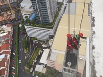Pekerja Apartemen di Surabaya yang Tewas Sempat Tergantung di Gondola 15 Menit