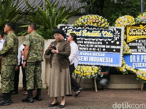 Video: Suasana Rumah Duka Try Sutrisno, Ada Panglima TNI hingga Pramono