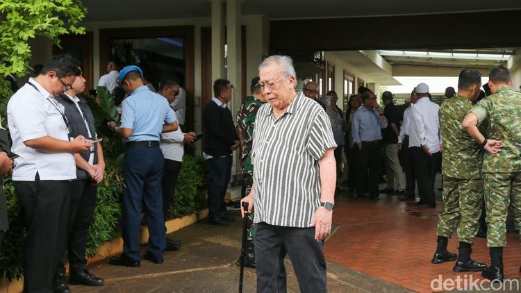 Pelayat Berdatangan ke Rumah Duka Wapres ke-6 RI Try Sutrisno