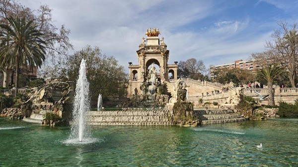 Barcelona yang Romantis dalam Bidikan Kamera Xiaomi 17 Ultra